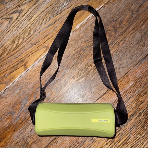 SONY hard case moss green/never used/measures 7.5 x 4x3 (magnetic close flap) - Picture 1 of 7